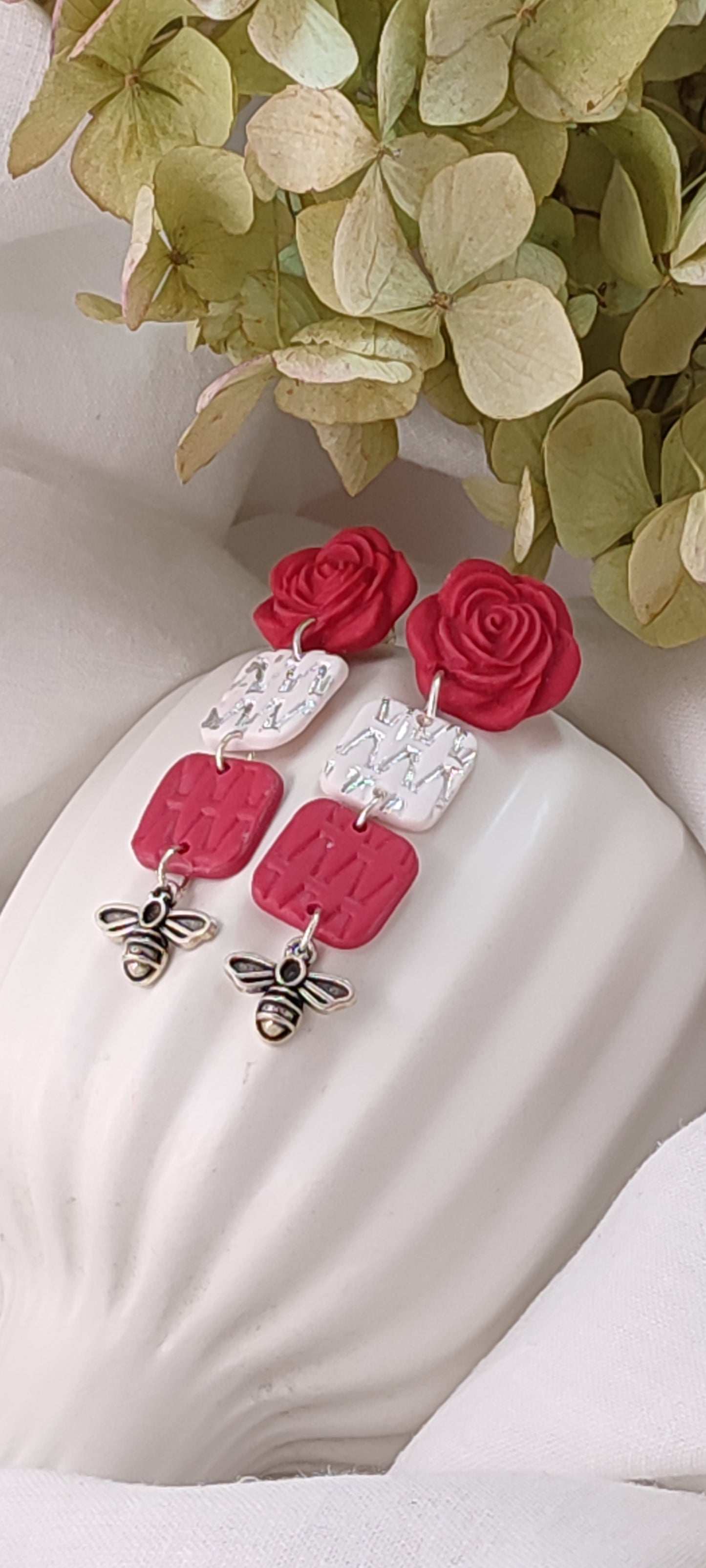 Rose Dangle Bee