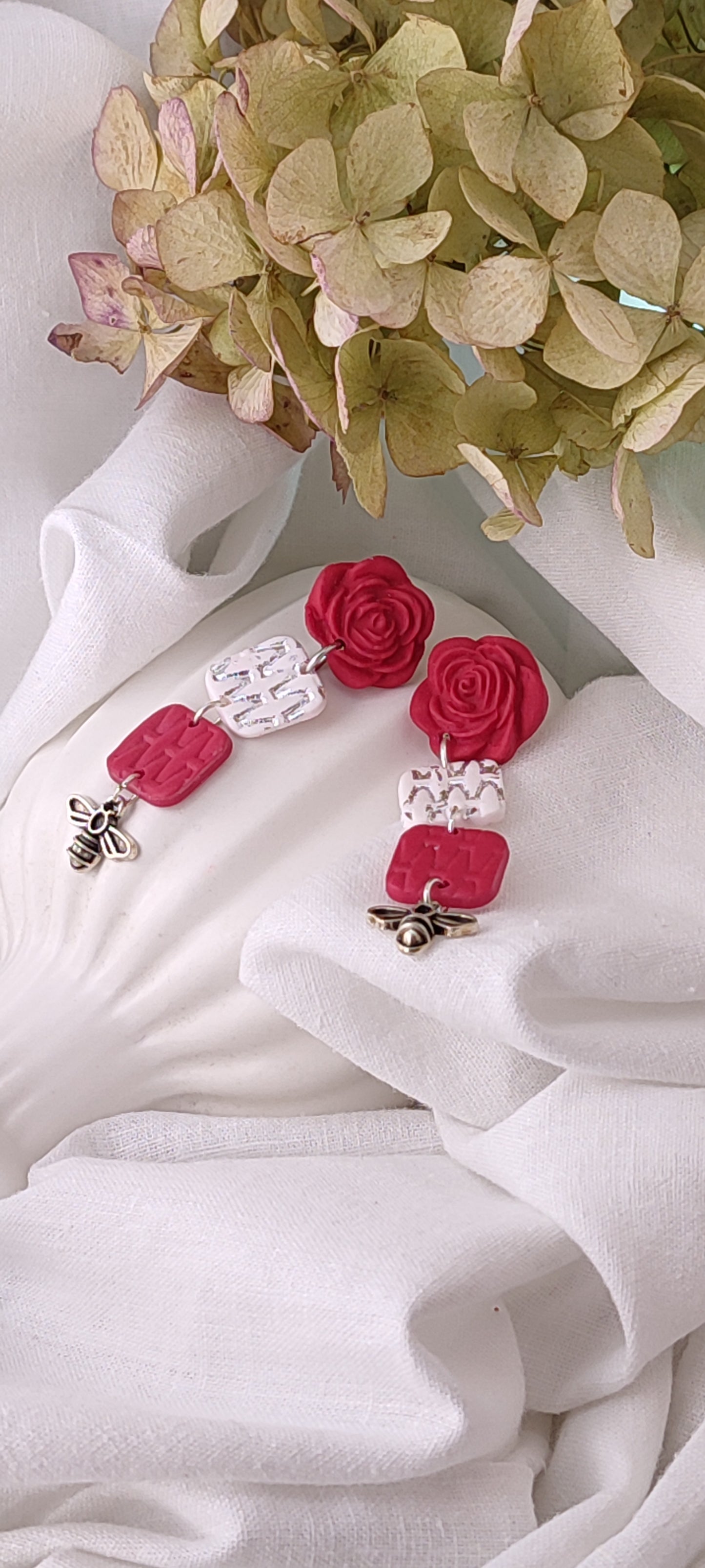 Rose Dangle Bee